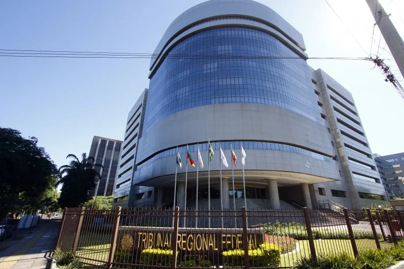 TRF4 condena INSS a pagar R$ 11 mil de danos morais por suspensão injustificada de pensão por morte