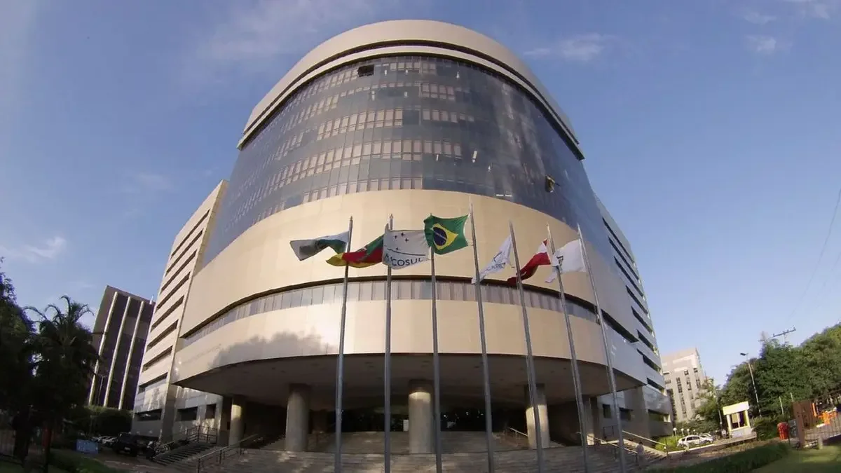 TRF4 restabelece BPC cessado por renda superior a ¼ do salário mínimo