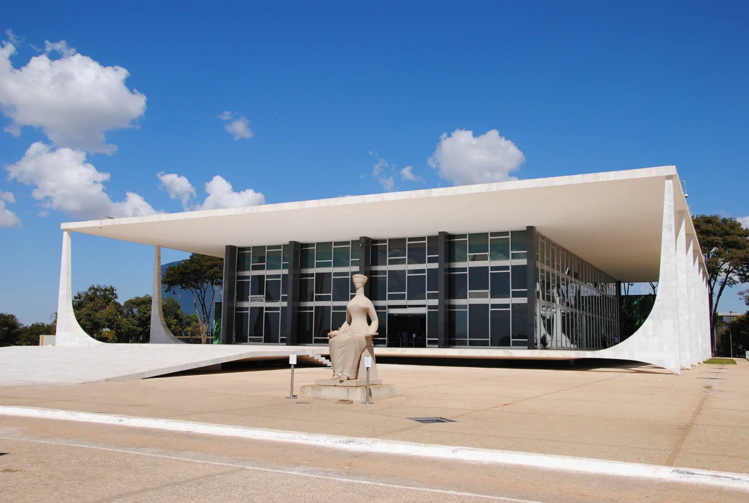O Tema 100 do STF: os limites da coisa julgada diante de decisões da Suprema Corte. O que foi modificado?