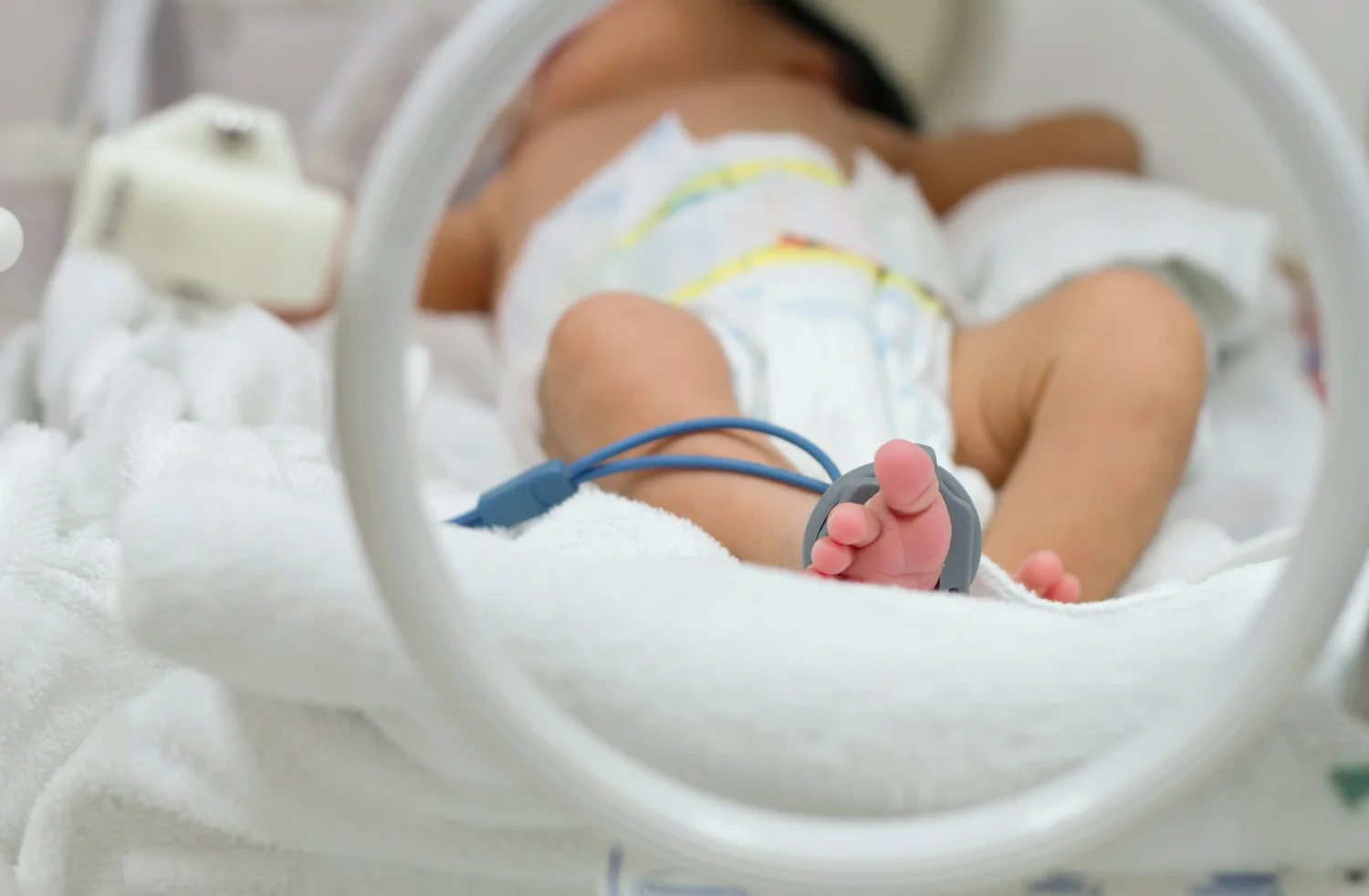 Publicada hoje: Lei nº 15.222 garante prorrogação do salário-maternidade em casos de internação da mãe ou do bebê