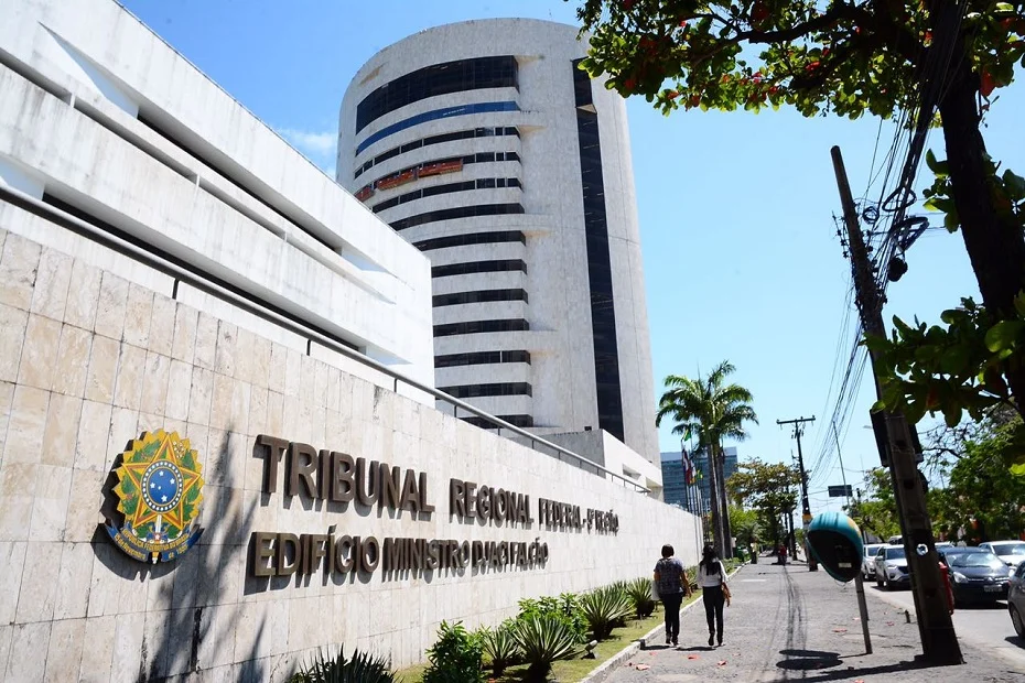 TRF5 decide que teto constitucional não incide sobre Benefício Especial de magistrado aposentado