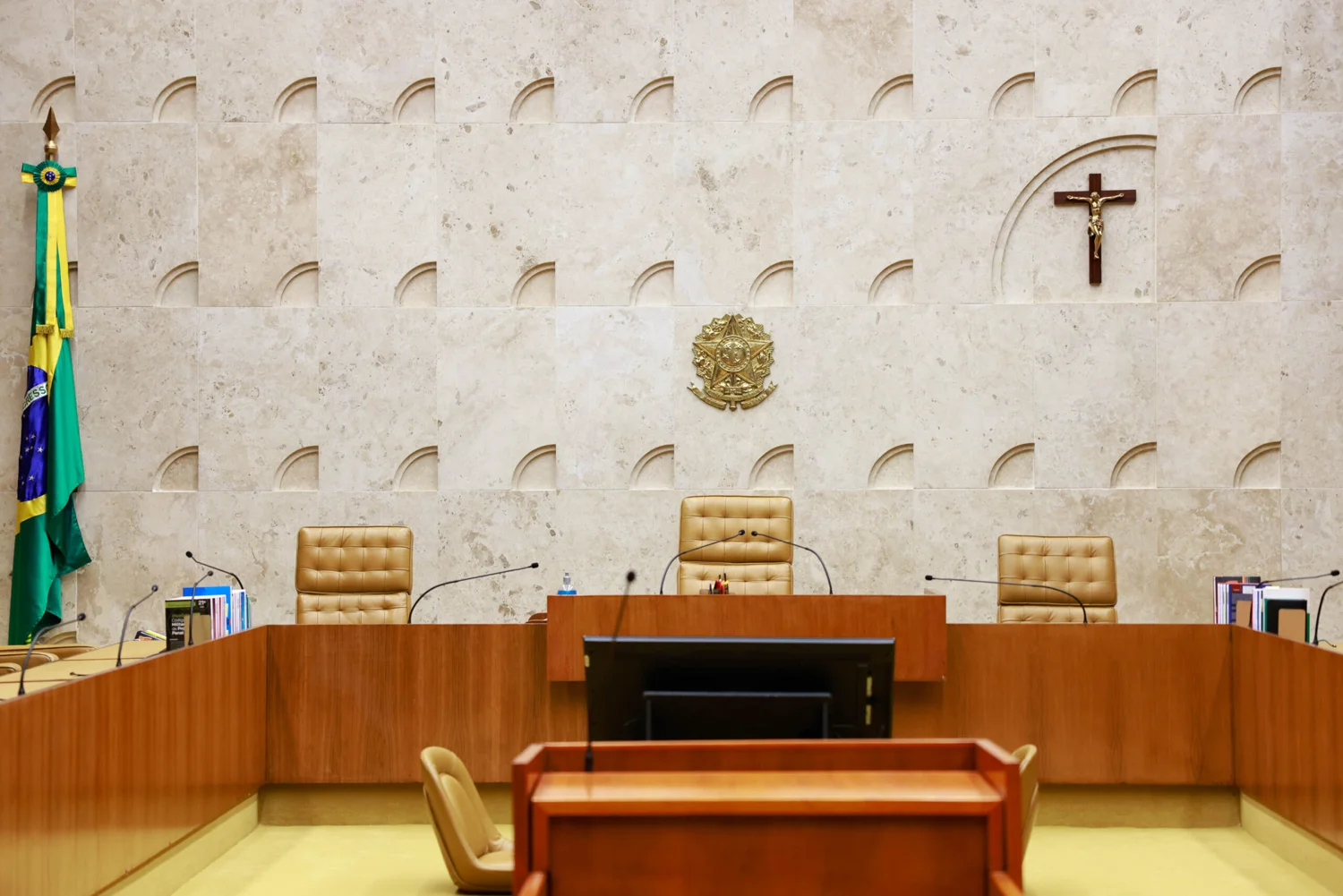 O julgamento que parou o Supremo: quando as regras do jogo também entram em discussão e um paralelo com julgamentos previdenciários